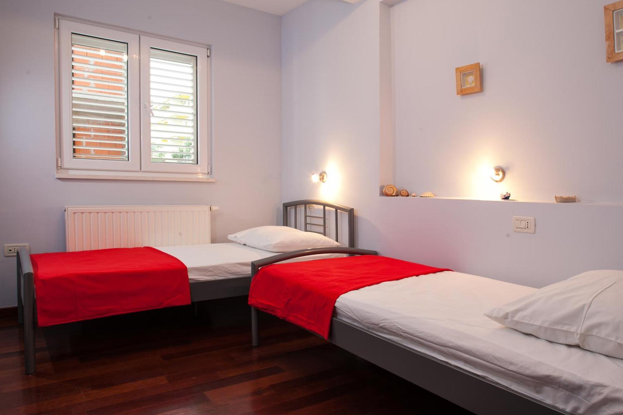 Apartments Tino Makarska Bilik gambar