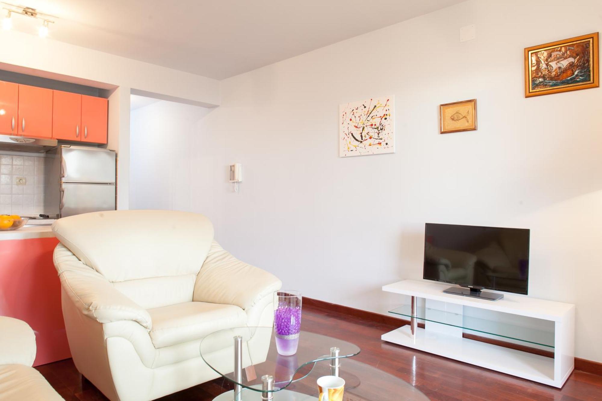 Apartments Tino Makarska Bilik gambar